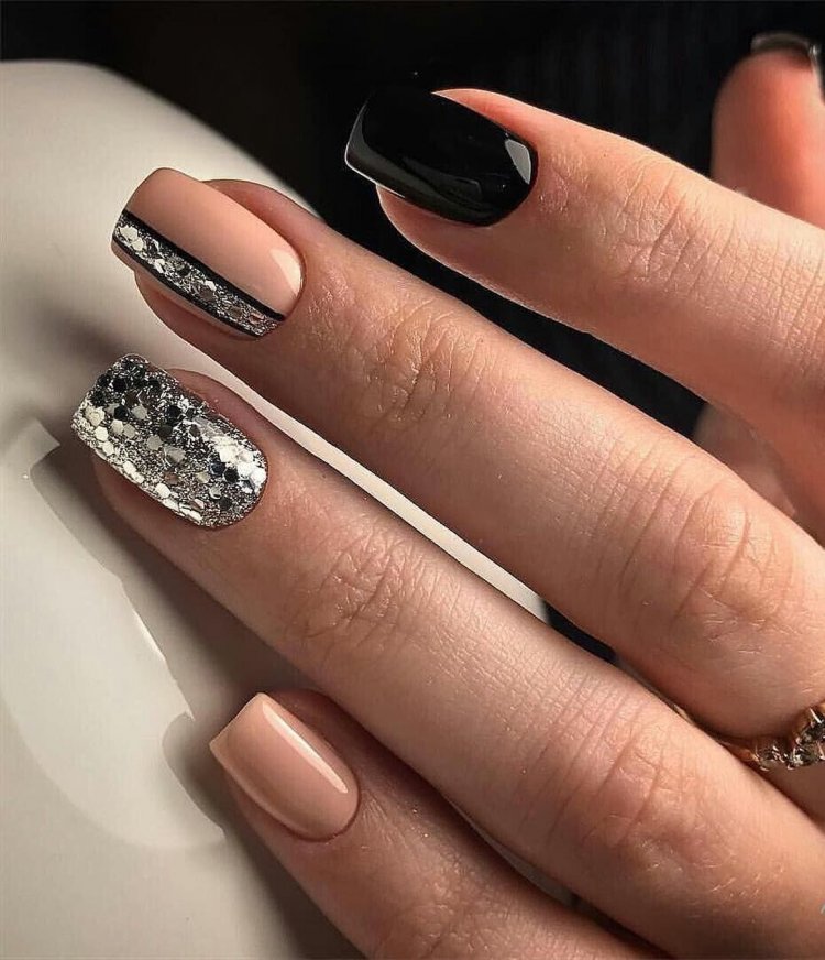 Красивый стильный маникюр