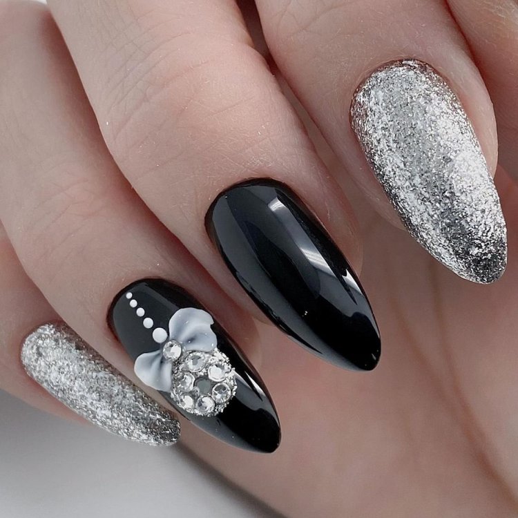 Ногти 2021 черные с серебром