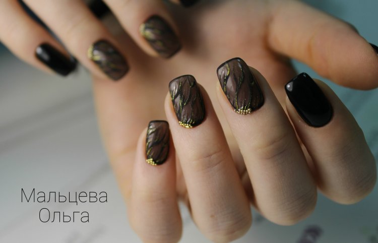 Маникюр чёрный с прозрачным