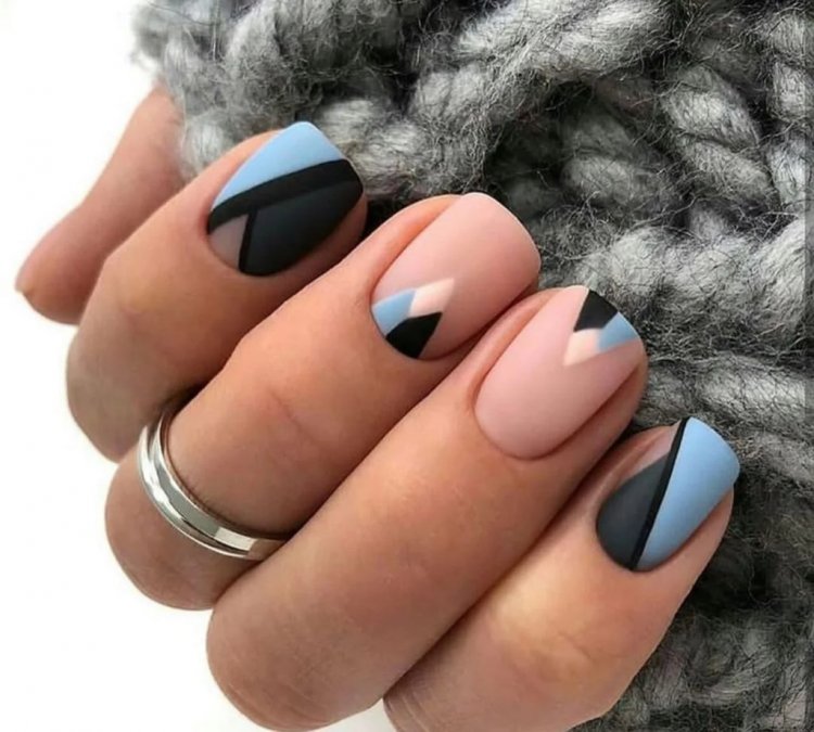 Необычный стильный маникюр