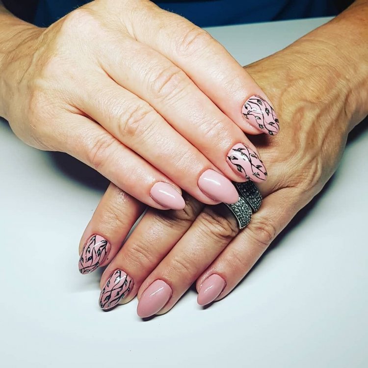 Стильный маникюр на юбилей