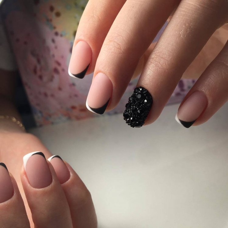 Французький манікюр чорний
