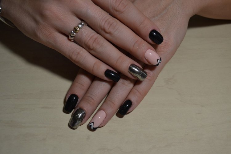 Зеркальная втирка на черном