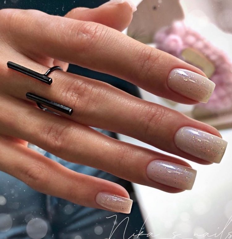 Маникюр на короткие ногти с втиркой