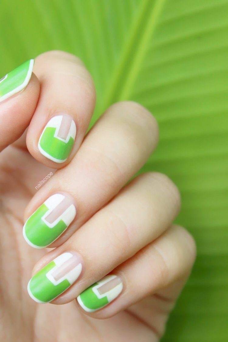 Маникюр зеленый с белым