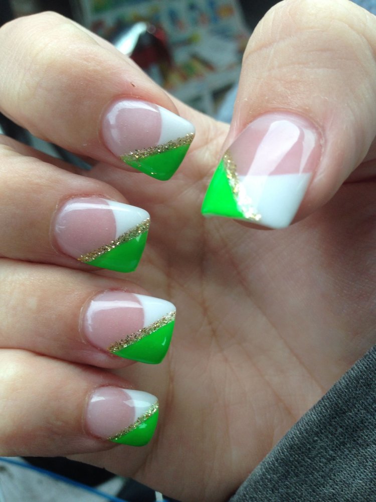 Французский маникюр салатовый