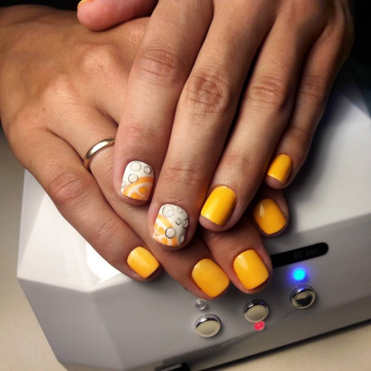 Летний маникюр на короткие ногти