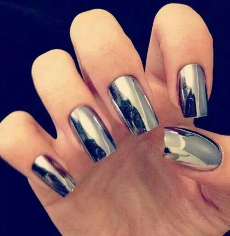 Маникюр зеркальный френч