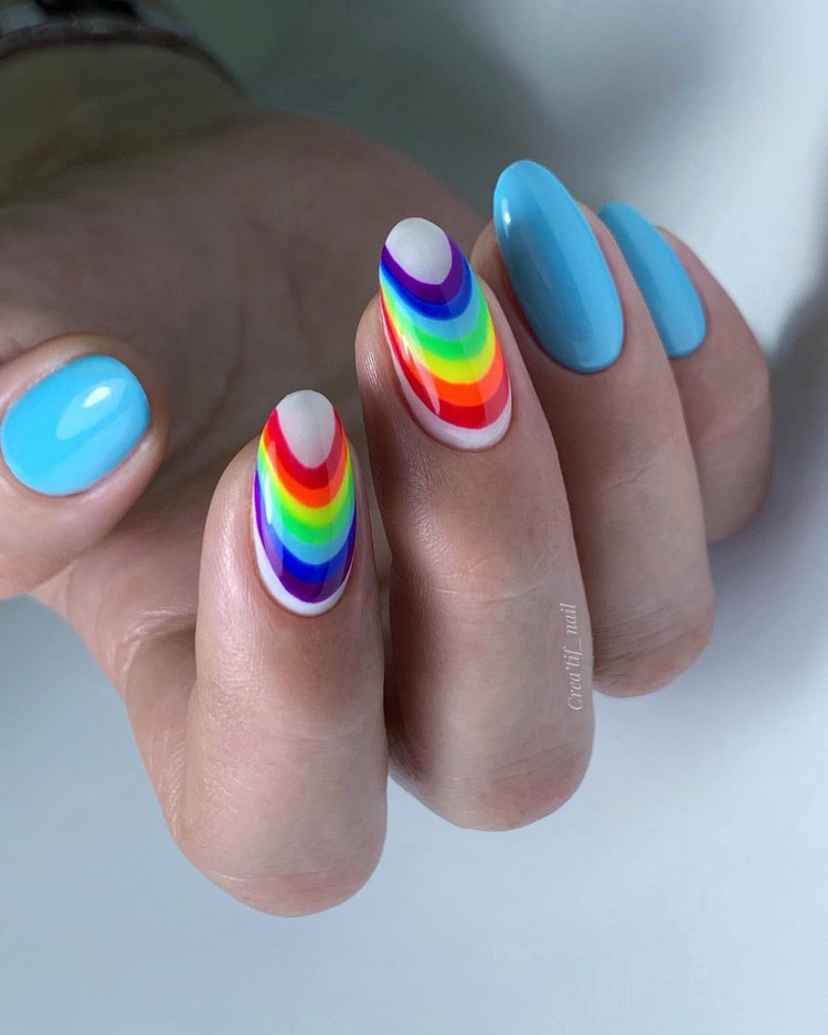 Яркий маникюр Радуга