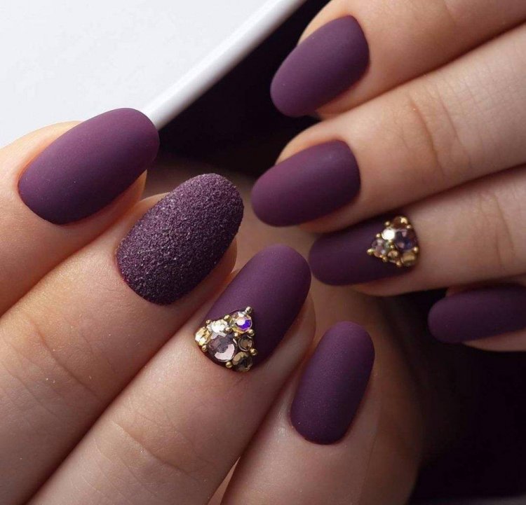 Маникюр зима однотонный