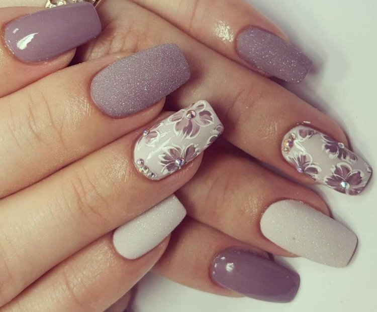 Красивый элегантный маникюр