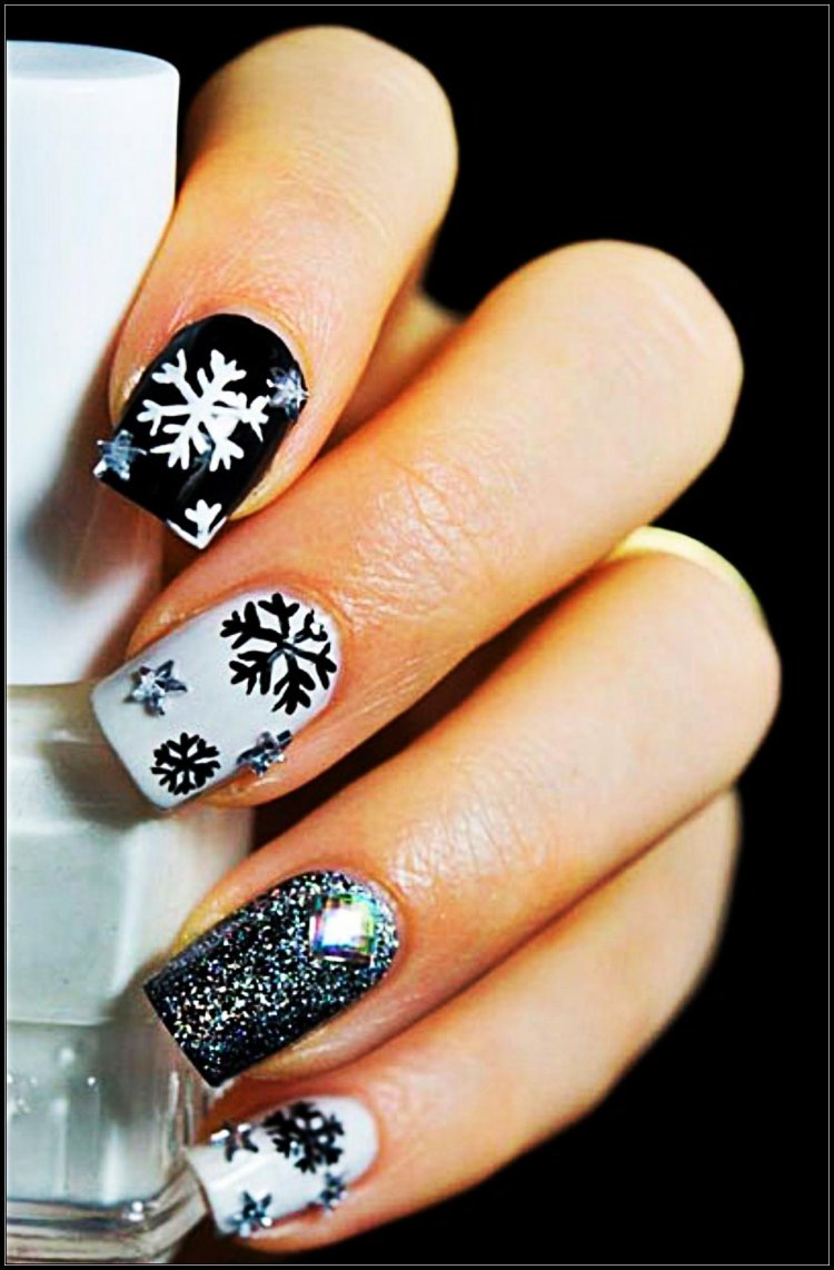 Новогодний маникюр