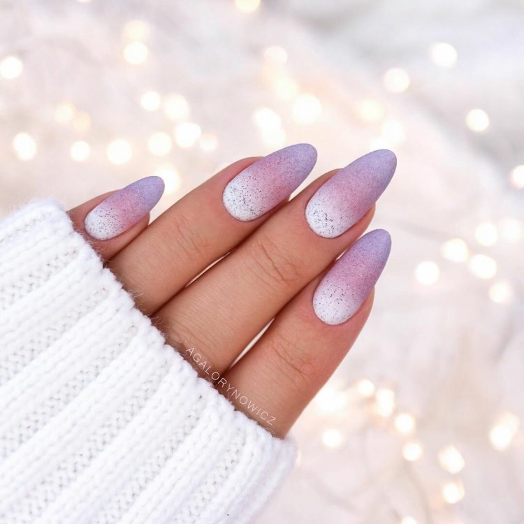 Однотонный маникюр на новый год - 45 фото