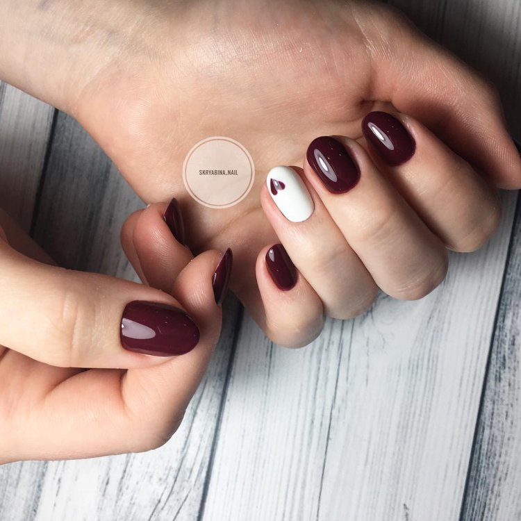 Маникюр бордово красный с серебром