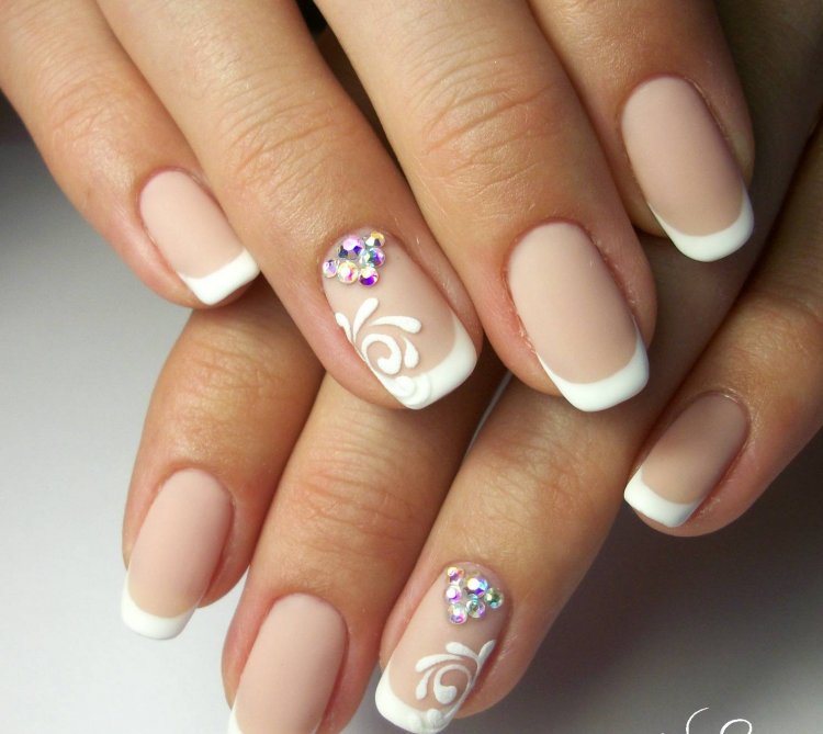 Французький манікюр матовий