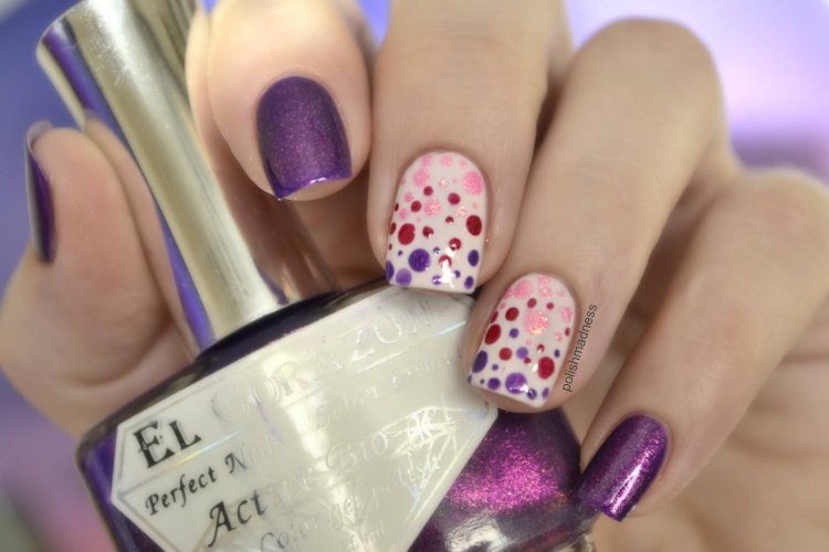 Маникюр с цветными точками