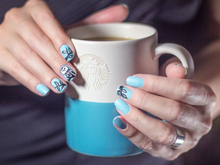 Маникюр с чашкой