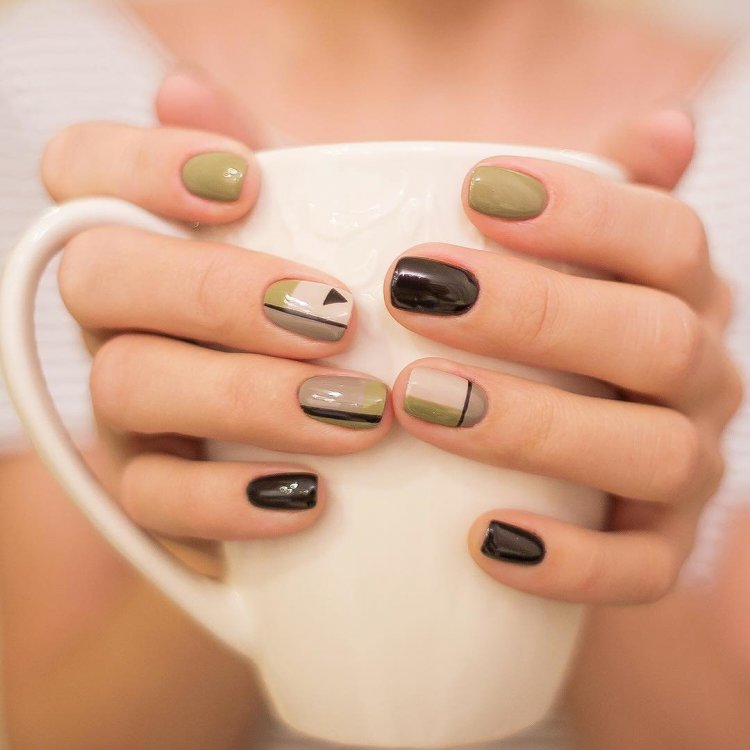 Маникюр на короткие ногти Минимализм