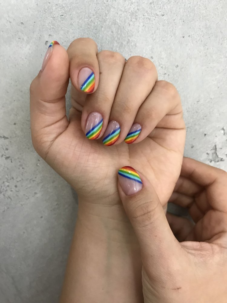Яркий Радужный маникюр