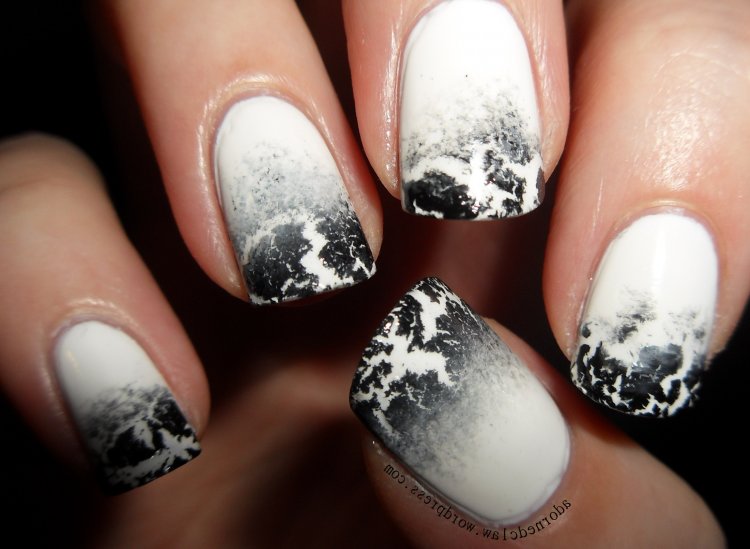 Амбре маникюр белый черн