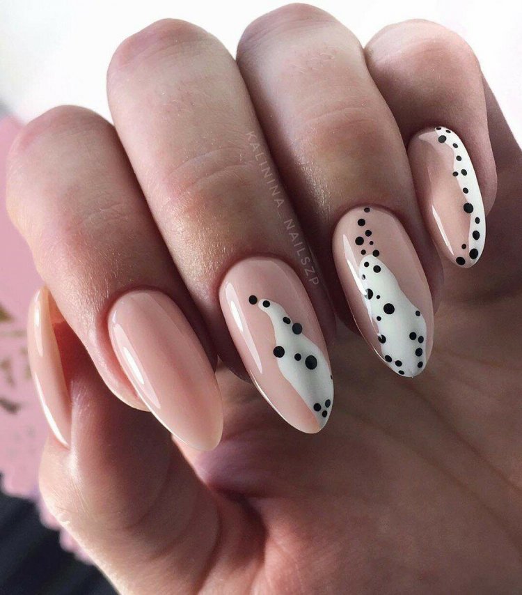 Маникюр с ниточками