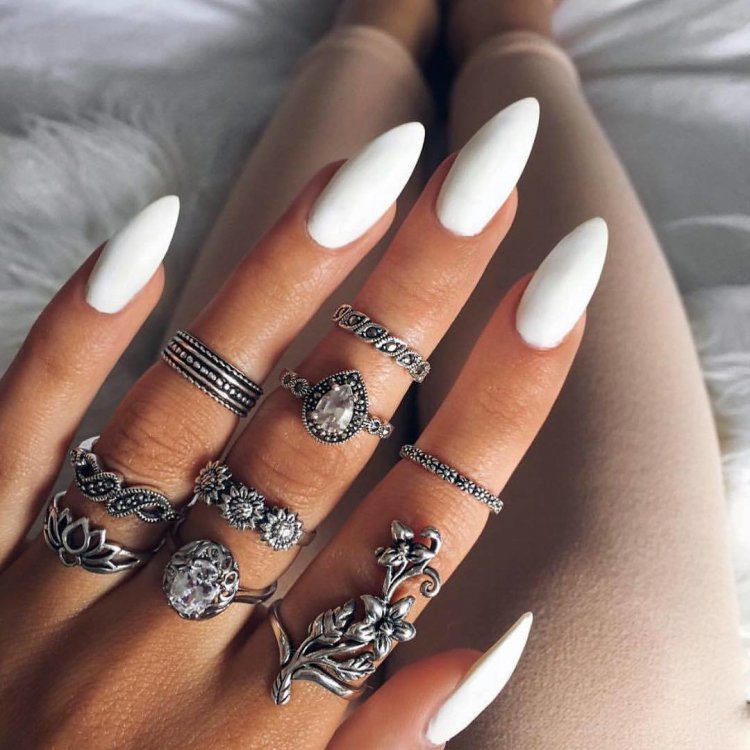 Маникюрна длиные ногтт