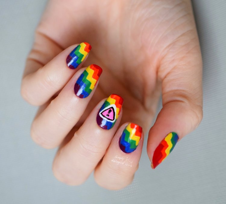 Маникюр на короткие ногти в стиле ЛГБТ