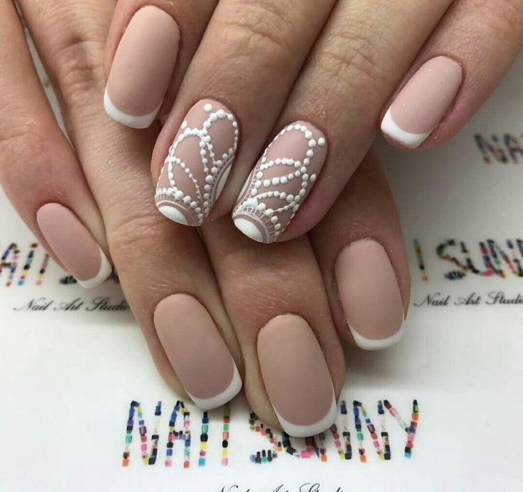 Манікюр френч матовий