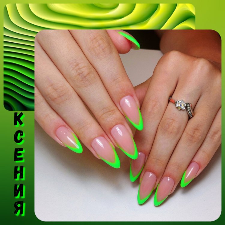Салатовый френч на миндалевидных ногтях