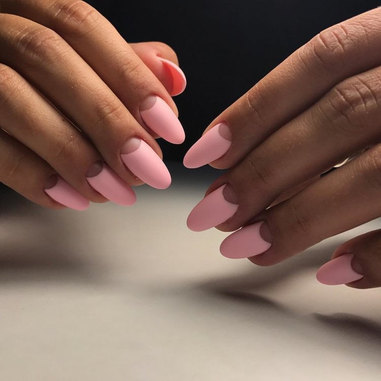 Місячний манікюр