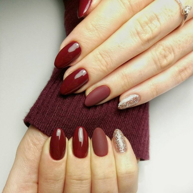 Бордовый маникюр