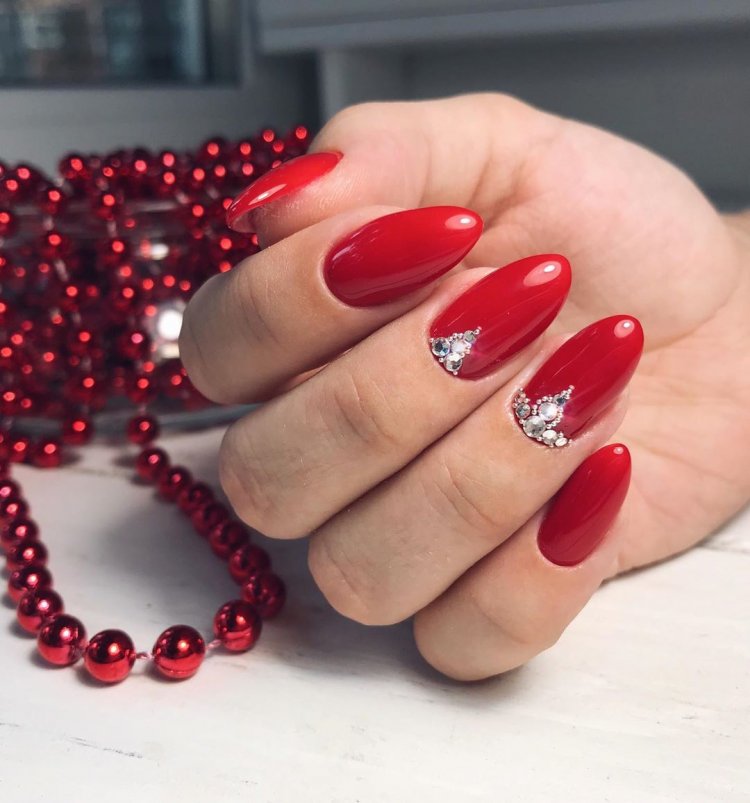 Простой но милый маникюр однотонный