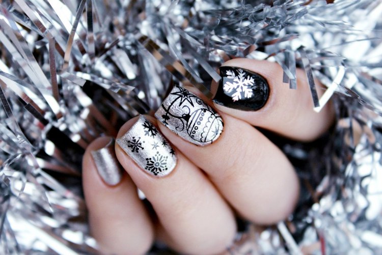 Новогодние ногти на руках