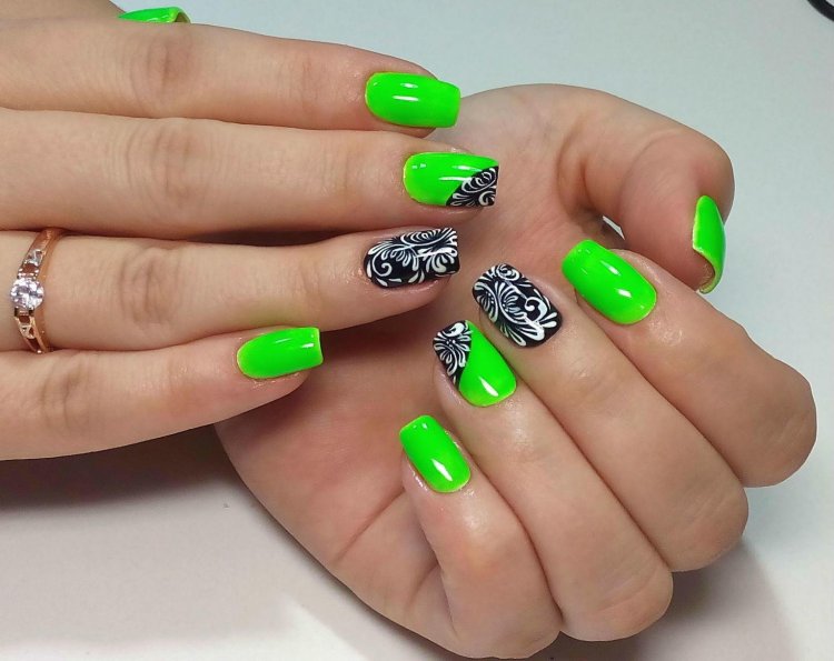 Салатовые ногти