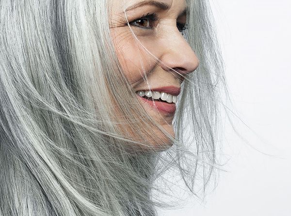 Перелік зачісок, які додають жінкам віку