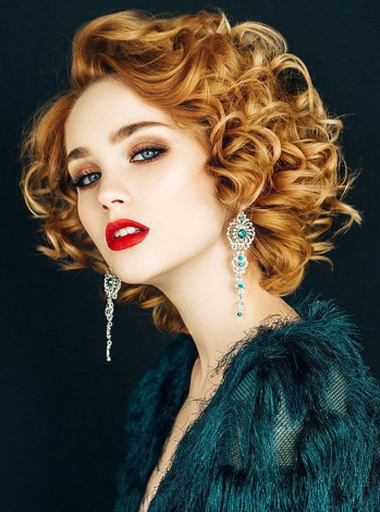 Перелік зачісок, які додають жінкам віку