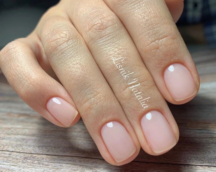 Весняний манікюр на короткі нігті 2023 (50 фото) - модні та красиві ідеї дизайну коротких нігтів