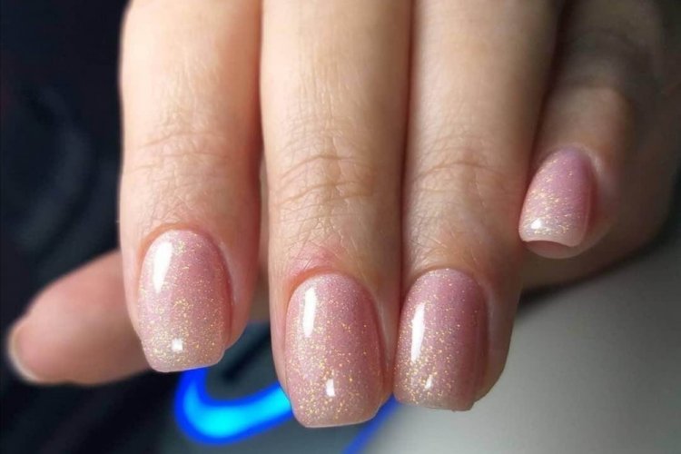 Весняний манікюр на короткі нігті 2023 (50 фото) - модні та красиві ідеї дизайну коротких нігтів