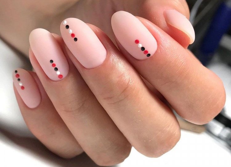 Літній манікюр на короткі нігті 2023 (50 фото) - модні та красиві ідеї дизайну коротких нігтів