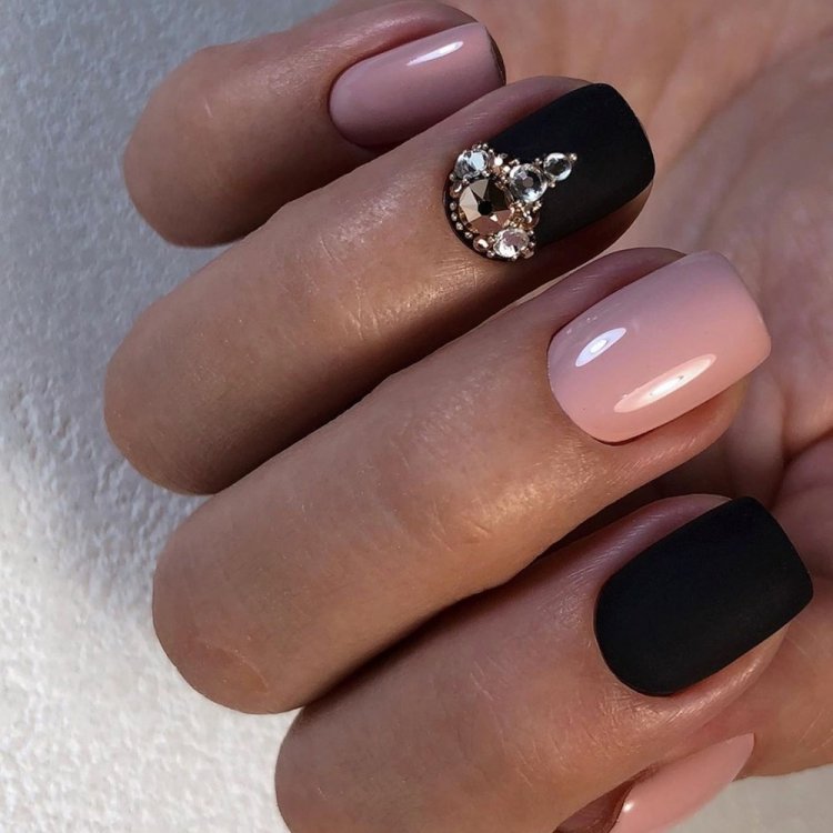 Літній манікюр на короткі нігті 2023 (50 фото) - модні та красиві ідеї дизайну коротких нігтів