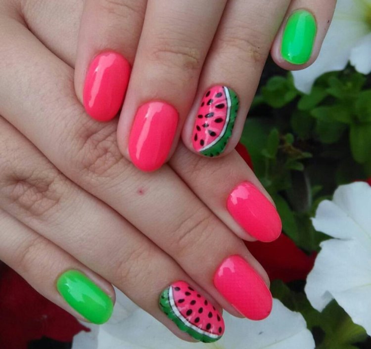 Літній манікюр на короткі нігті 2023 (50 фото) - модні та красиві ідеї дизайну коротких нігтів