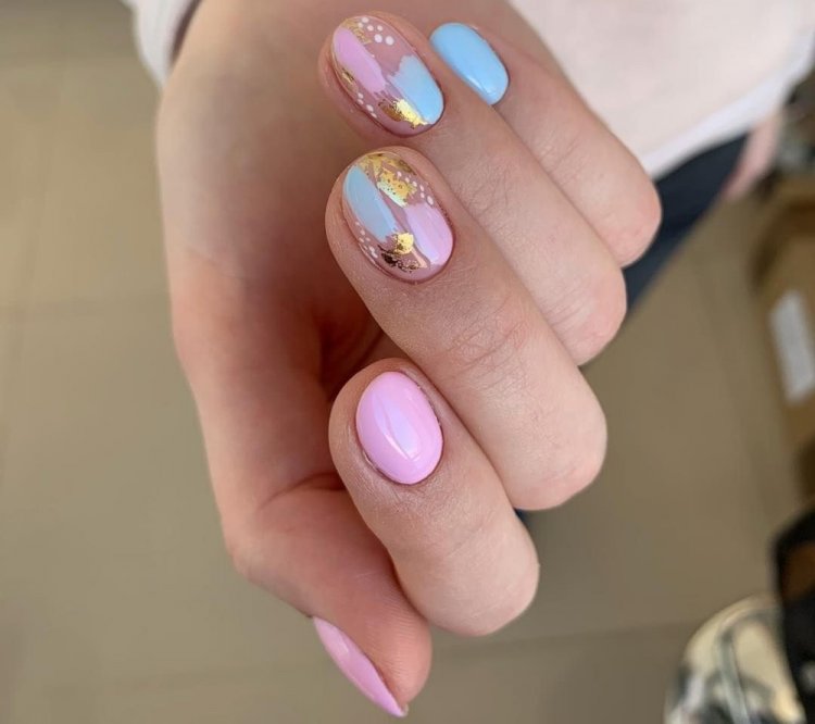 Літній манікюр на короткі нігті 2023 (50 фото) - модні та красиві ідеї дизайну коротких нігтів