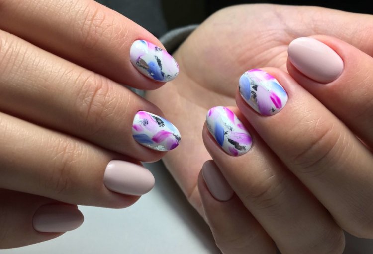 Літній манікюр на короткі нігті 2023 (50 фото) - модні та красиві ідеї дизайну коротких нігтів