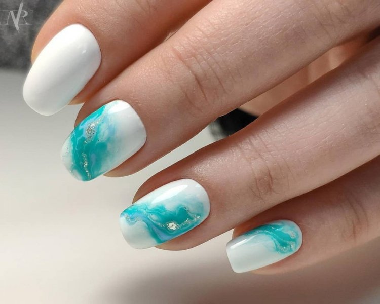 Літній манікюр на короткі нігті 2023 (50 фото) - модні та красиві ідеї дизайну коротких нігтів