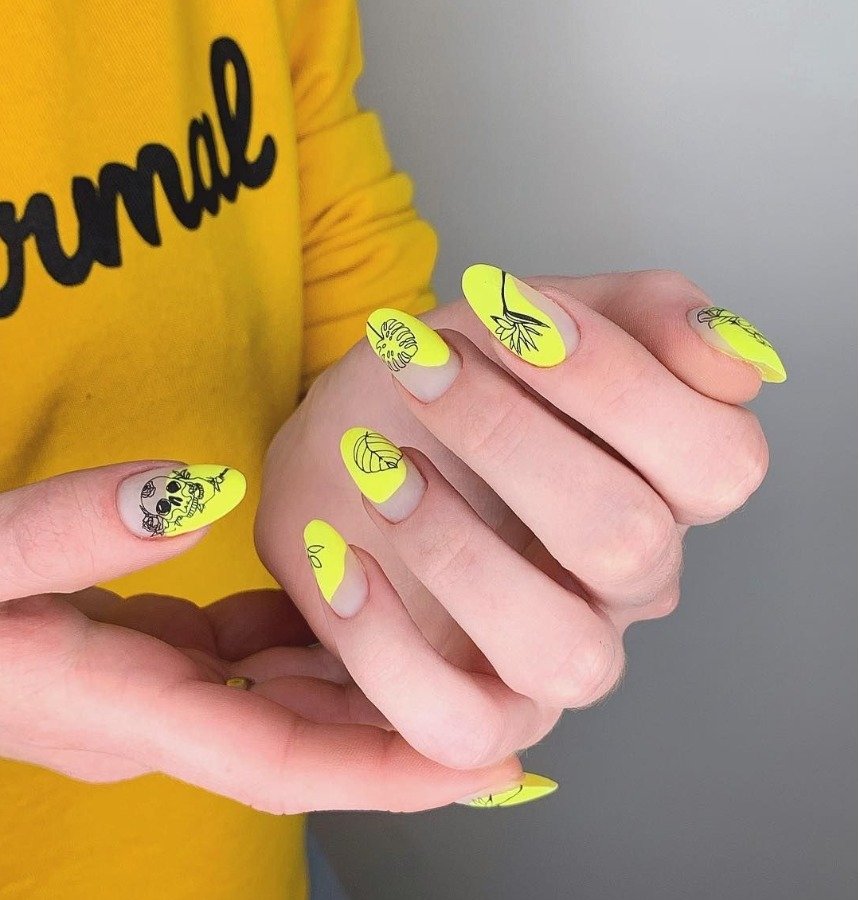 Модний манікюр на червень 2023: тренди, новинки, фото