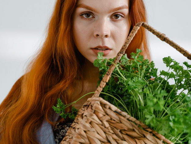 Як звузити пори на обличчі в домашніх умовах за допомогою петрушки
