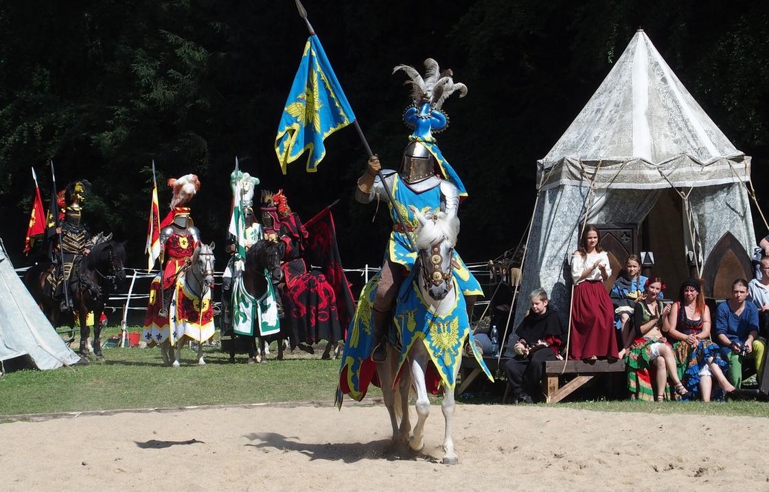 Лицарський турнір Рыцарский турнир