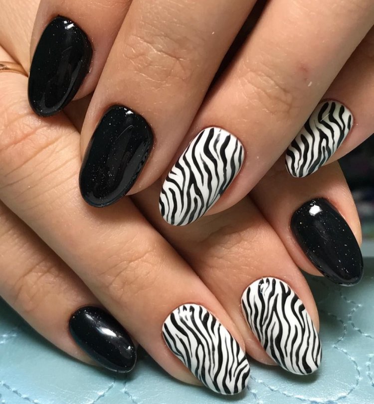 Новорічний манікюр 2023 (50 фото) - модні та красиві ідеї дизайну нігтів на Новий рік 2023