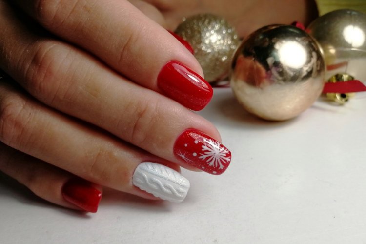 Новорічний манікюр 2023 (50 фото) - модні та красиві ідеї дизайну нігтів на Новий рік 2023