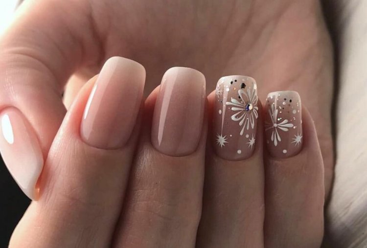 Новорічний манікюр 2023 (50 фото) - модні та красиві ідеї дизайну нігтів на Новий рік 2023